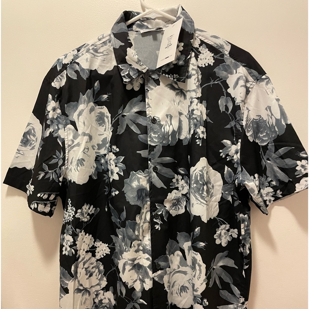 Fashion Nova MEDIUM Men’s black, grey and white button front shirt.